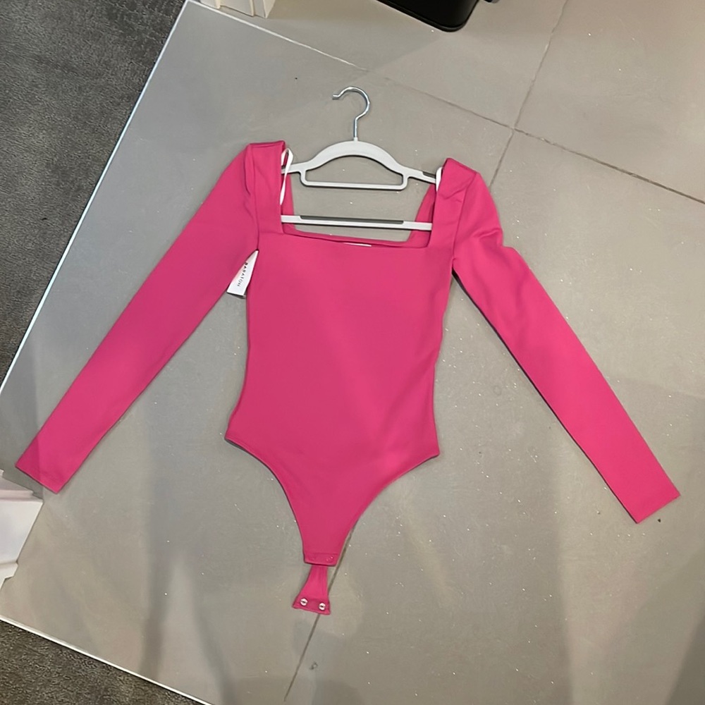 Babaton contour body suit long sleeve pink